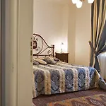 Dimora Palazzo La Fenice Apart Otel 3*